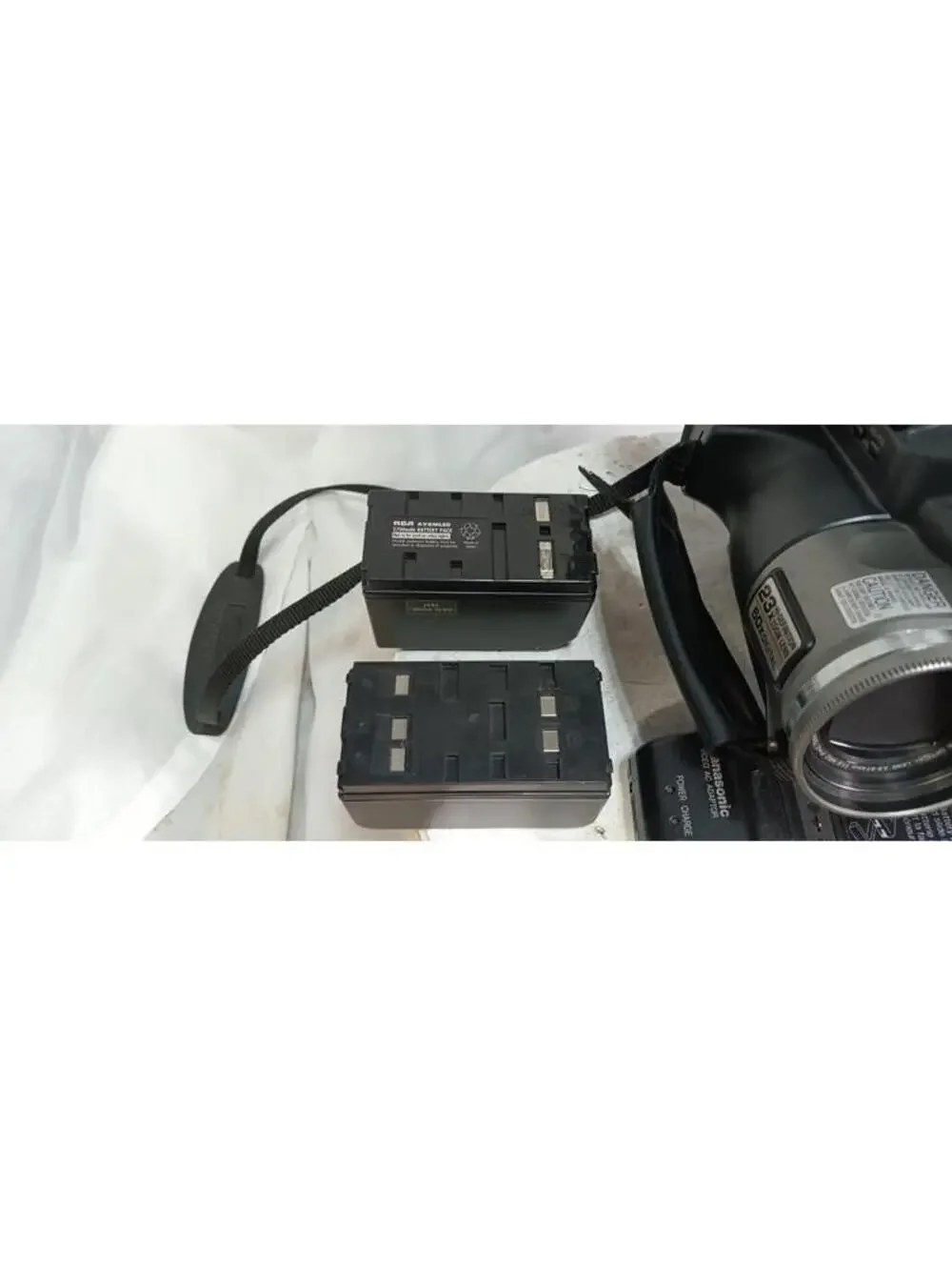 Panasonic PV-L678 Palmcorder Palmsight VHS-C Camcorder 23x Zoom Pre-Owned